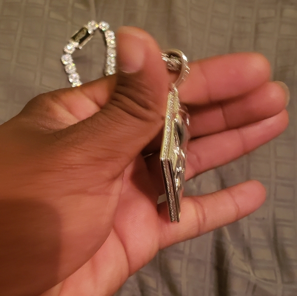 Simulated Diamond Lola Bunny chain - Picture 5 of 5